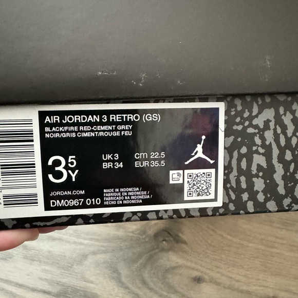 Boys Air Jordan 3 Retro "Black
Cement" - Picture 9 of 9